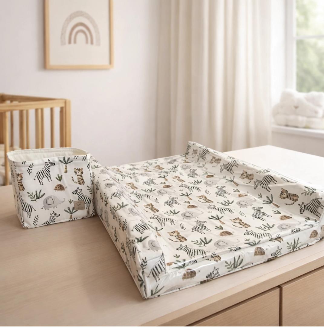Set Cambiador Antivuelco Estampado con Contenedor Pañalero